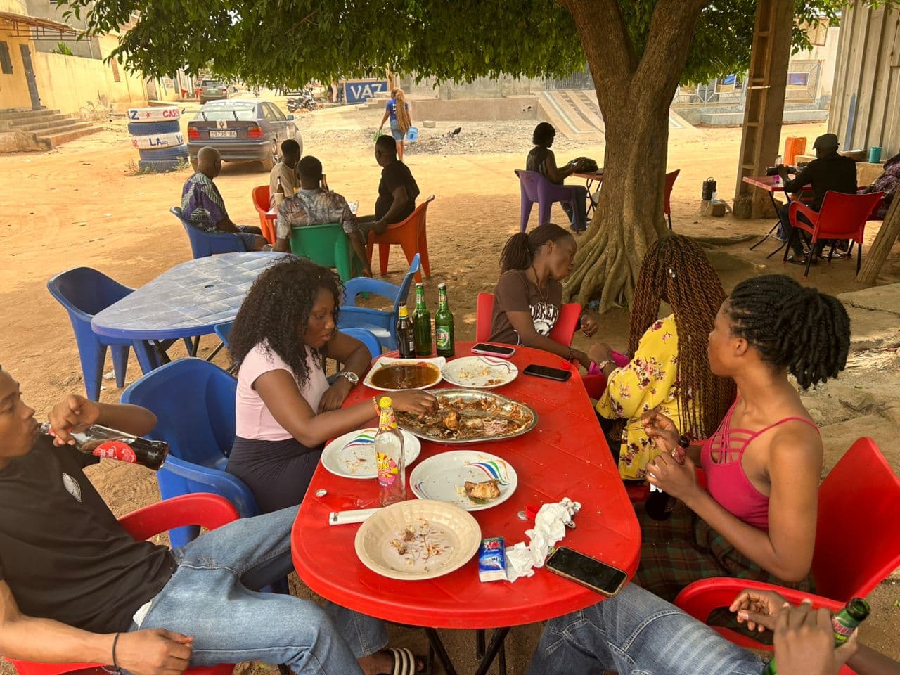 Volontaires Kafia Legacy — repas communautaire